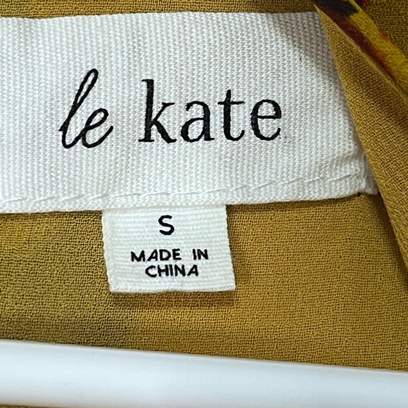 Le Kate small midi floral bell sleeves shift lined dress. Zip in the back. (J) - Picture 4 of 8